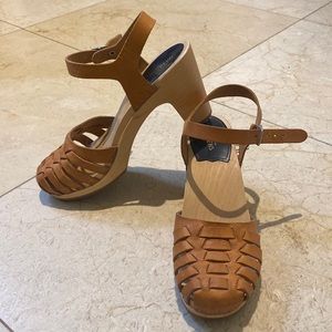 Swedish Hasbeens Tan Leather Clogs with Wooden Heels